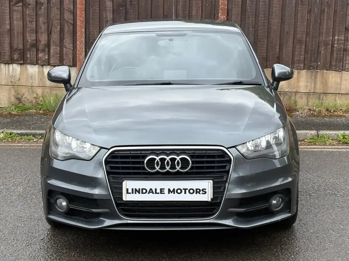 Używany Audi A1 S-Line 2011 Szary Hatchback