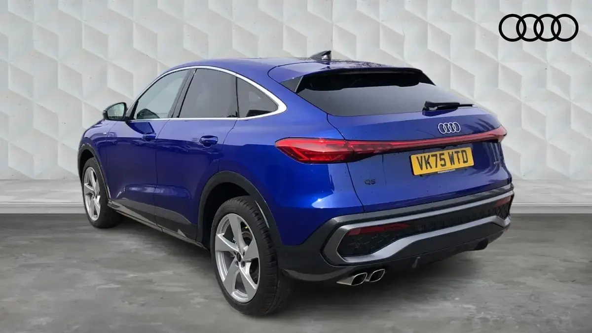 Begagnad Audi Q5 Sportback S-Line 204 HK (150 kW) 2025 Blå SUV