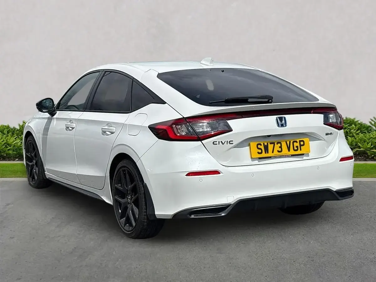 Used Honda Civic Sport 184 HP (135 kW) 2023 White Hatchback
