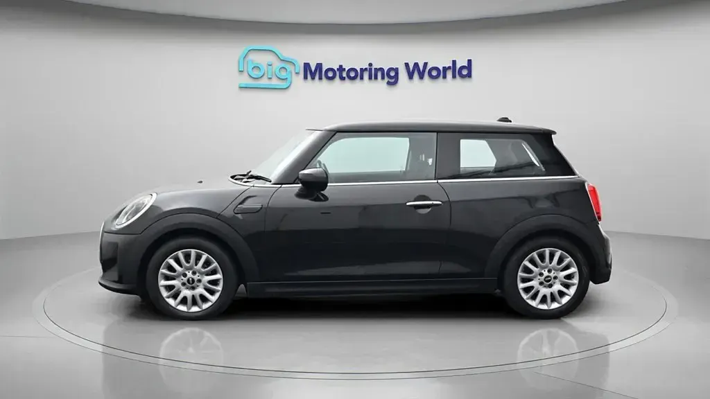 Begagnad Mini Cooper Classic 136 HK (100 kW) 2023 Svart Halvkombi