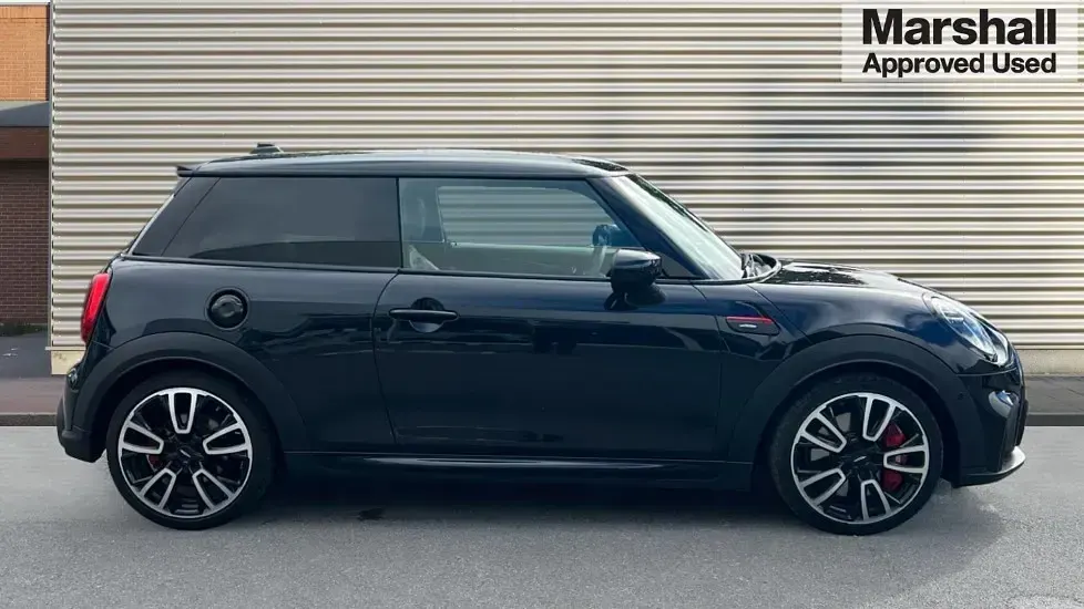 Used Mini John Cooper Works Premium Plus 231 HP (169 kW) 2023 Blue Hatchback