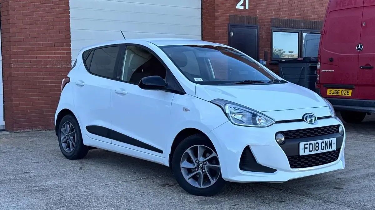 Used Hyundai i10 GO! 67 HP (49 kW) 2018 White Hatchback