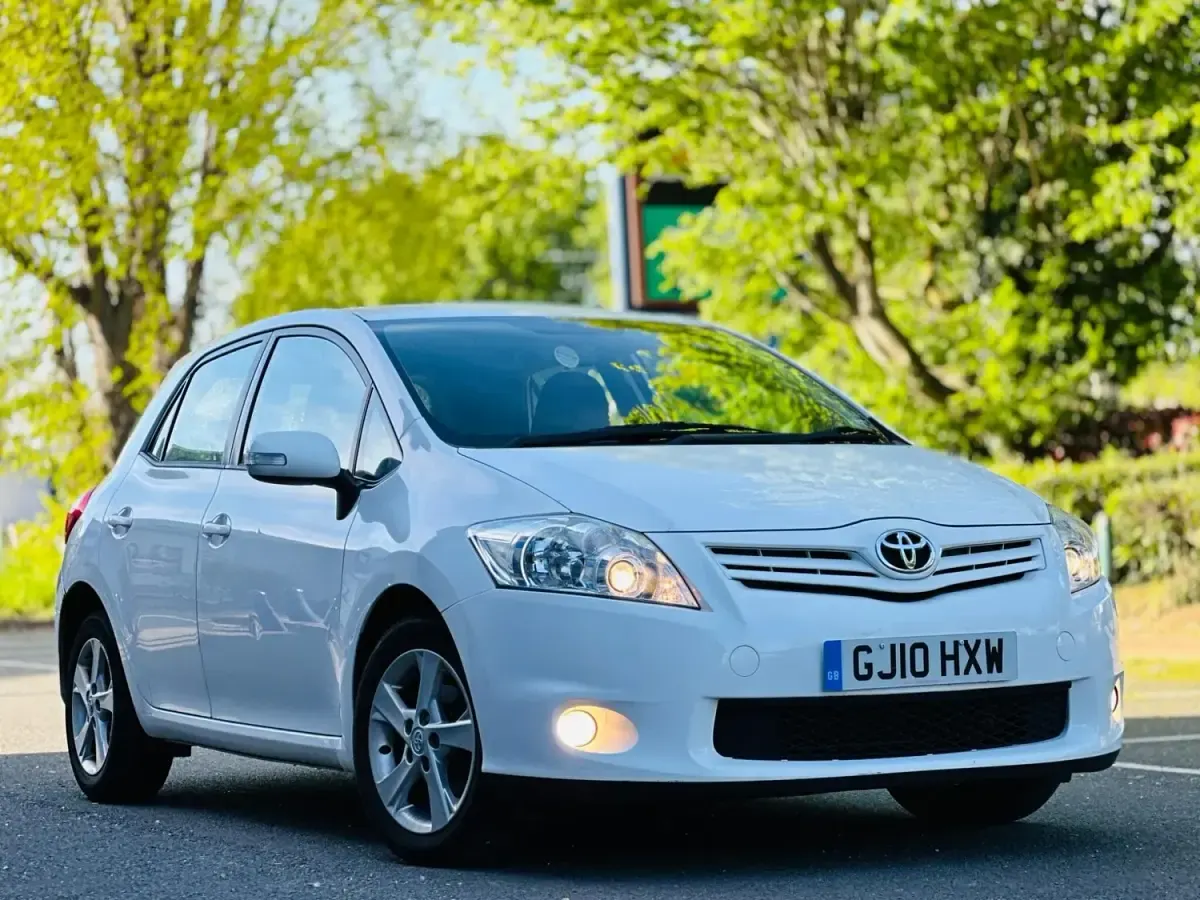 Usado Toyota Auris 2010 Branco Citadino