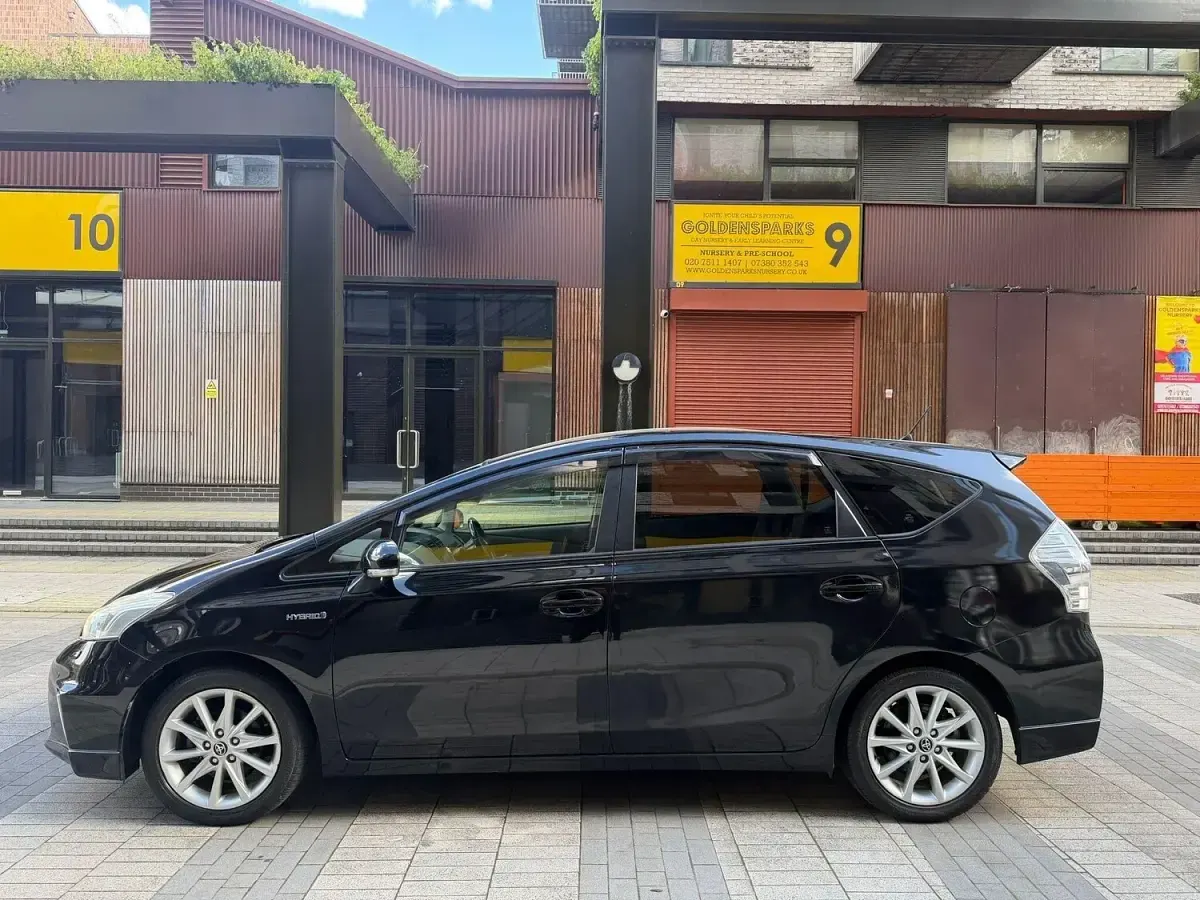 Used Toyota Prius Plus 140 HP (102 kW) 2024 Black Hatchback