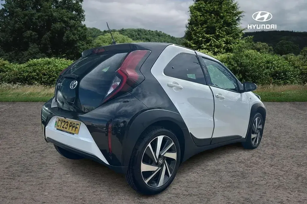 Used Toyota Aygo X 72 HP (52 kW) 2023 White SUV