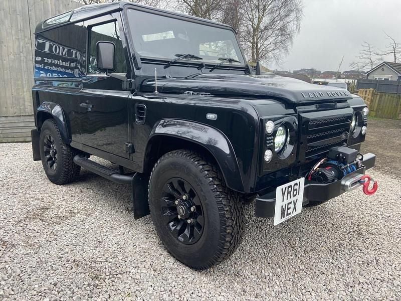 Used Land Rover Defender 122 HP (89 kW) 2011 Black Hatchback