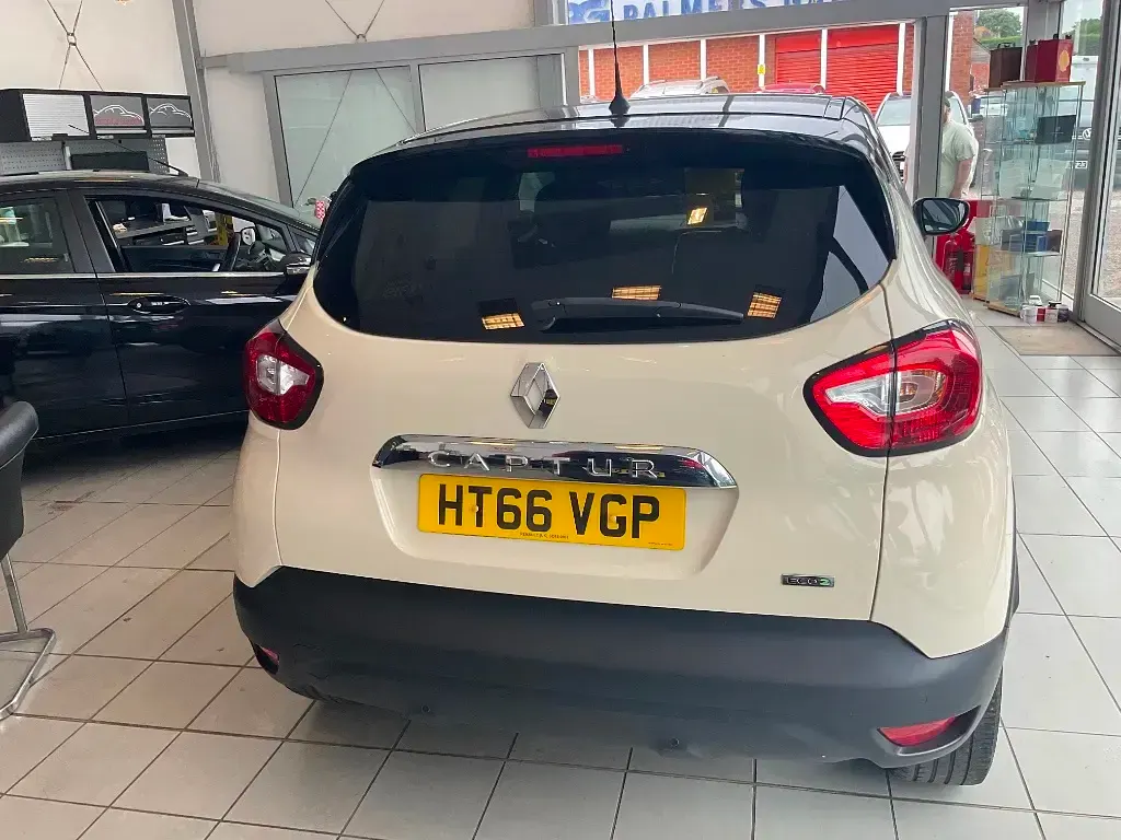 Used Renault Captur Dynamique 2017 White SUV