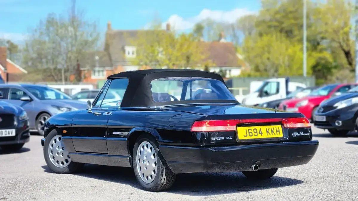 Begagnad Alfa Romeo Spider 1997 Svart Cab