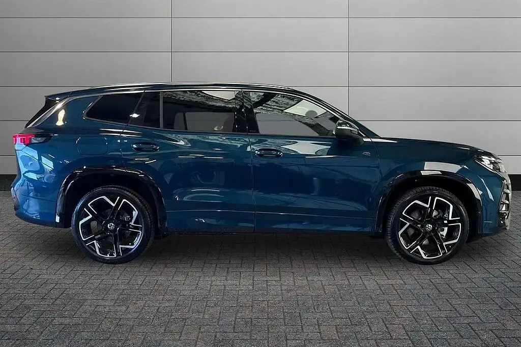 New VW Tayron R-line Edition 204 HP (150 kW) 2026 Nightshade blue SUV