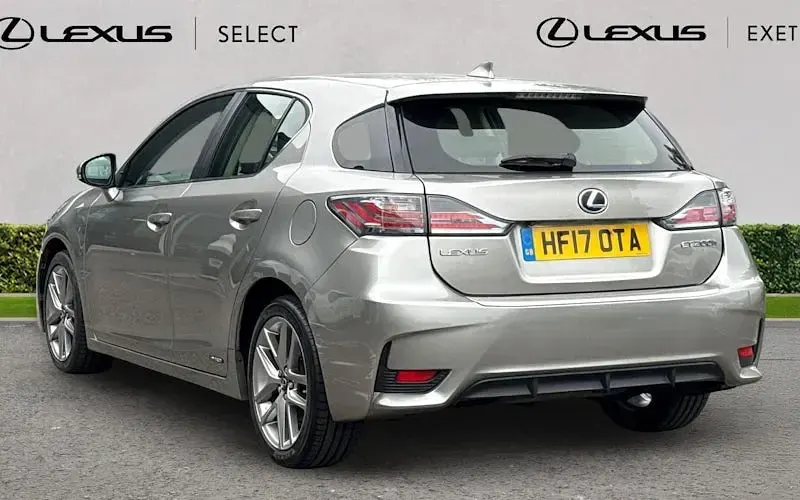Used Lexus CT200h Executive Line 136 HP (100 kW) 2017 Silver Hatchback