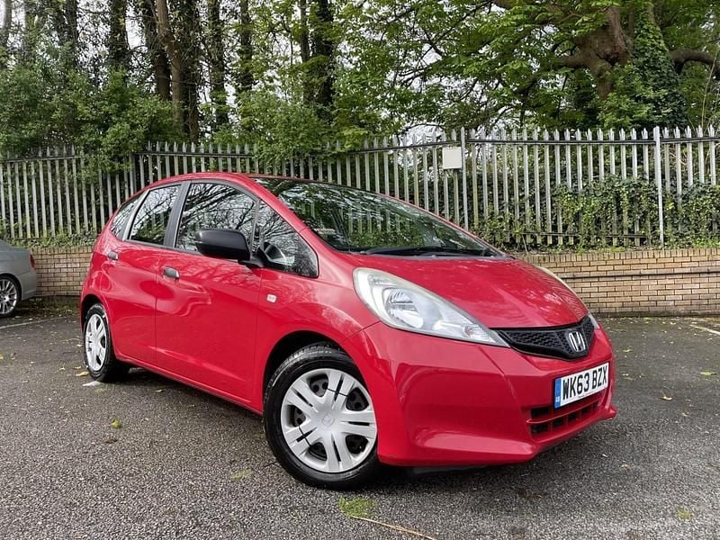 Used Honda Jazz S 90 HP (66 kW) 2013 Red Hatchback