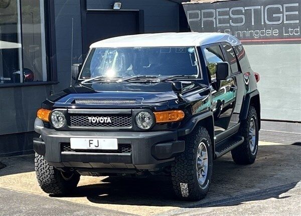Black white roof with anthracite trim Used 2012 Toyota FJ Cruiser SUV | £28,950 - Image 1/1