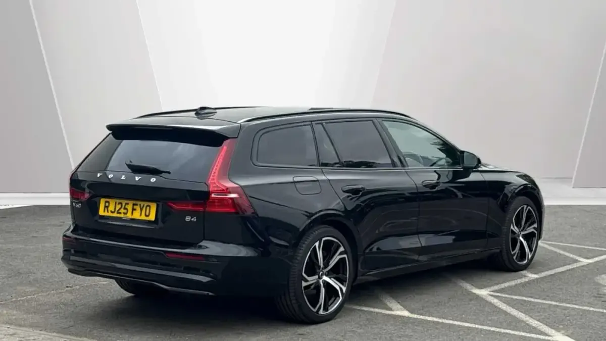 Used Volvo V60 Plus 197 HP (144 kW) 2025 Black Estate