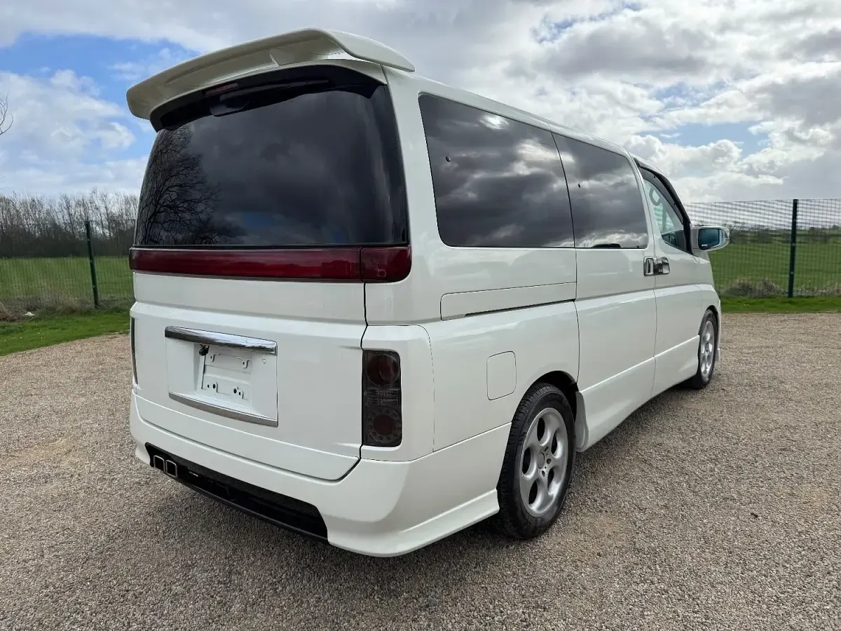 Used Nissan Elgrand 2009 White MPV