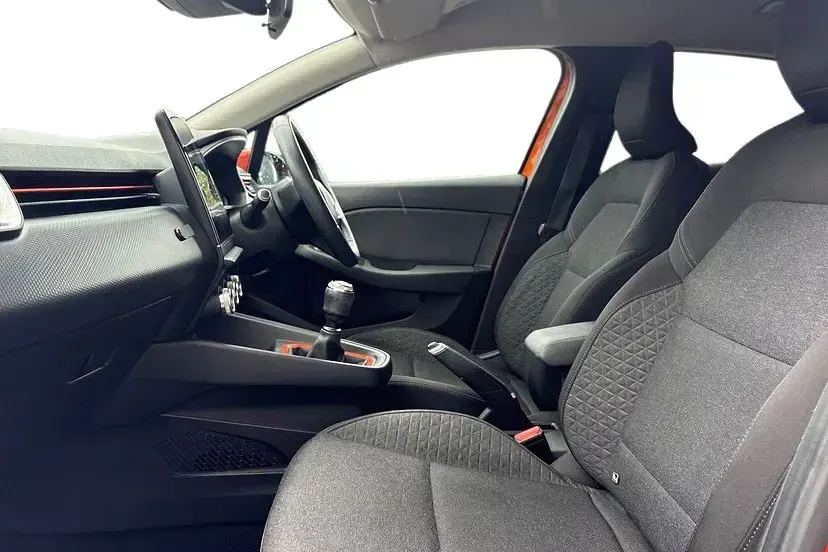 Used Renault Clio Iconic 99 HP (72 kW) 2020 Valencia orange Hatchback