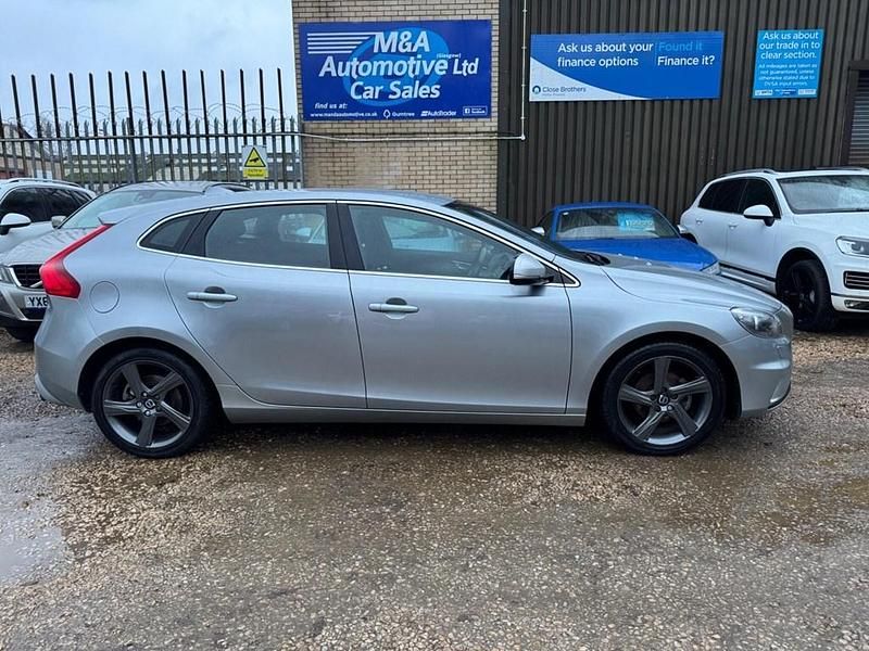 Used Volvo V40 R-Design 115 HP (84 kW) 2015 Silver Hatchback