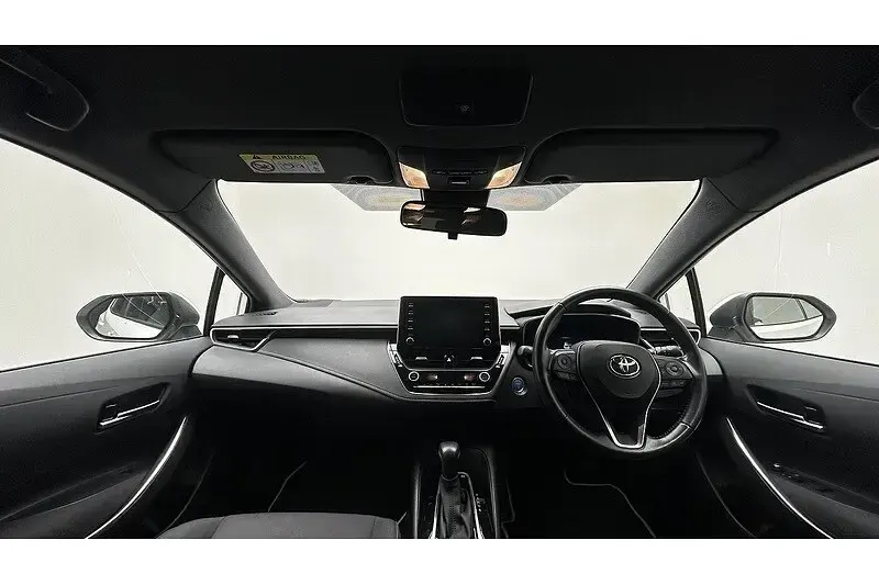 Used Toyota Corolla 120 HP (88 kW) 2022 White Hatchback