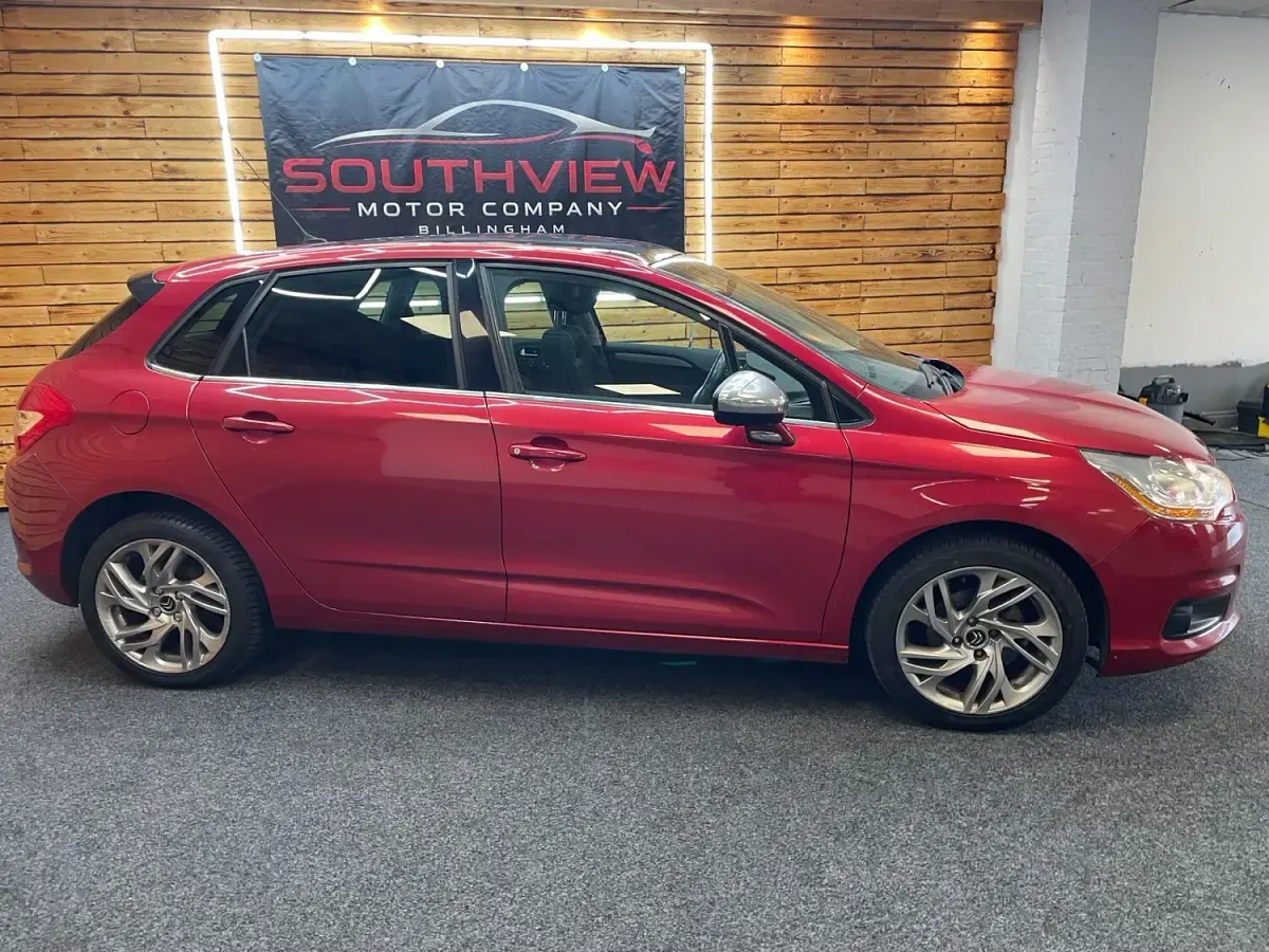 Used Citroën C4 SELECTION 114 HP (83 kW) 2014 Red Hatchback