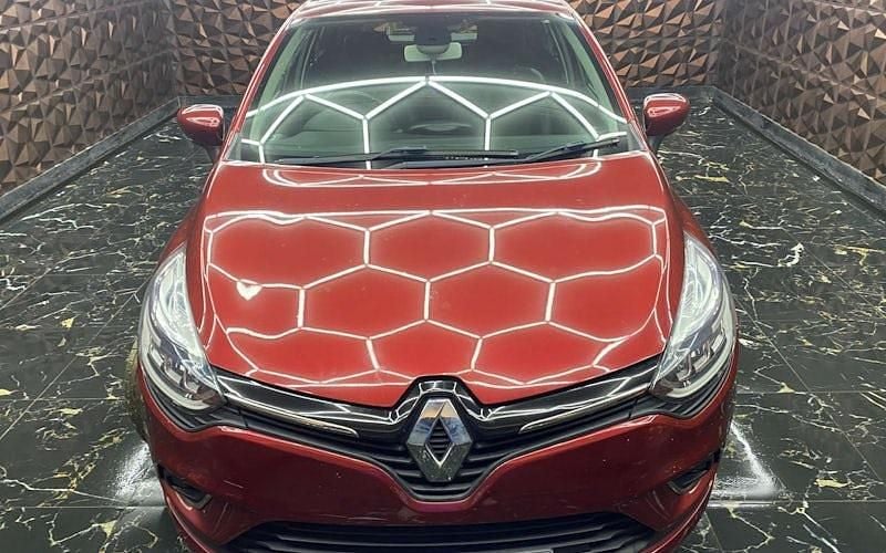 Usado Renault Clio IV Dynamique 90 CV (66 kW) 2017 Rojo Utilitario