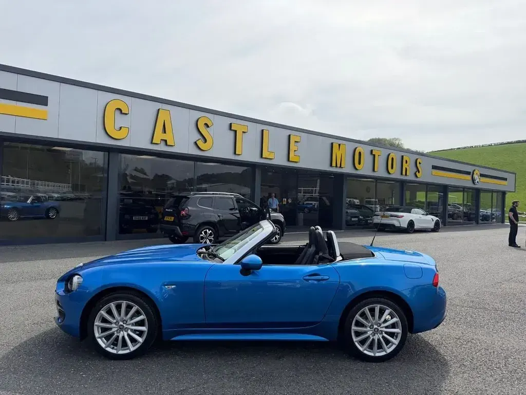 Używany Fiat 124 Spider Lusso 140 KM (102 kW) 2017 Niebieski Kabriolet