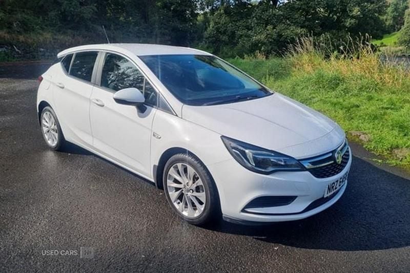 White Used 2018 Vauxhall Astra Design Edition Hatchback | £6,750 (Super price) - Image 1/1