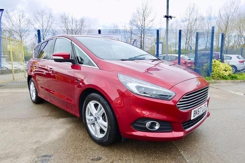 Used Ford S-MAX Titanium 150 HP (110 kW) 2017 Red MPV