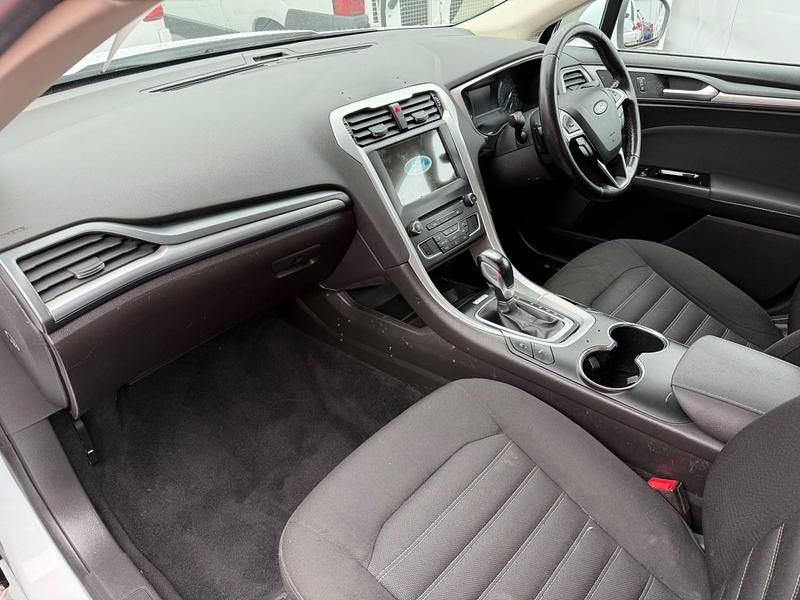 Usado Ford Mondeo Zetec 165 HP (121 kW) 2018 Branco Carrinha