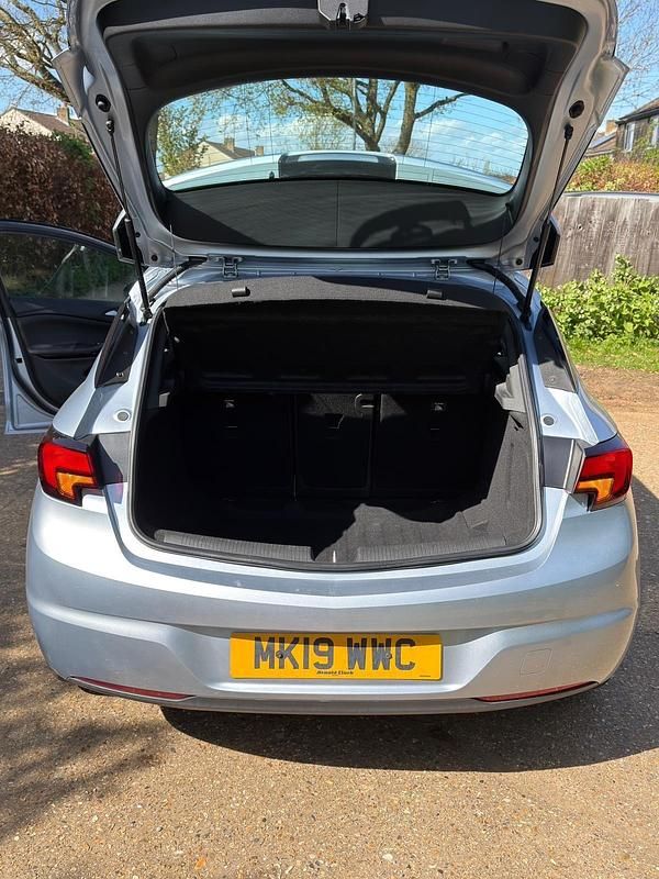 Used Vauxhall Astra Elite 150 HP (110 kW) 2019 Silver Hatchback
