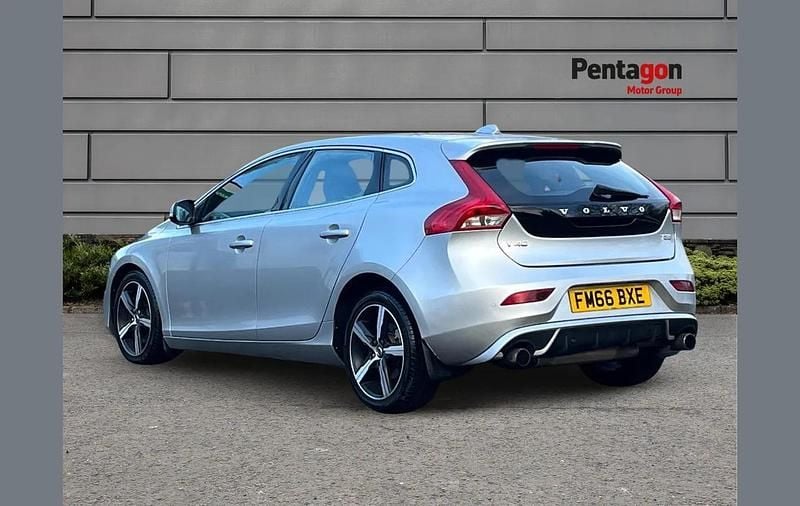 Used Volvo V40 R-Design 150 HP (110 kW) 2016 Silver Hatchback