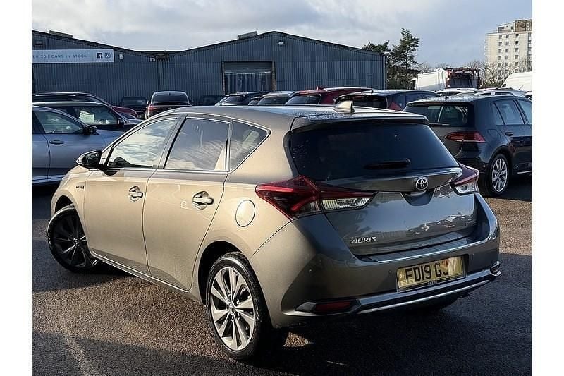 Used Toyota Auris Hybrid 136 HP (100 kW) 2019 Bronze Hatchback