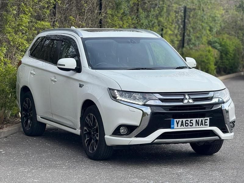 Used Mitsubishi Outlander P-HEV 118 HP (86 kW) 2016 White Estate