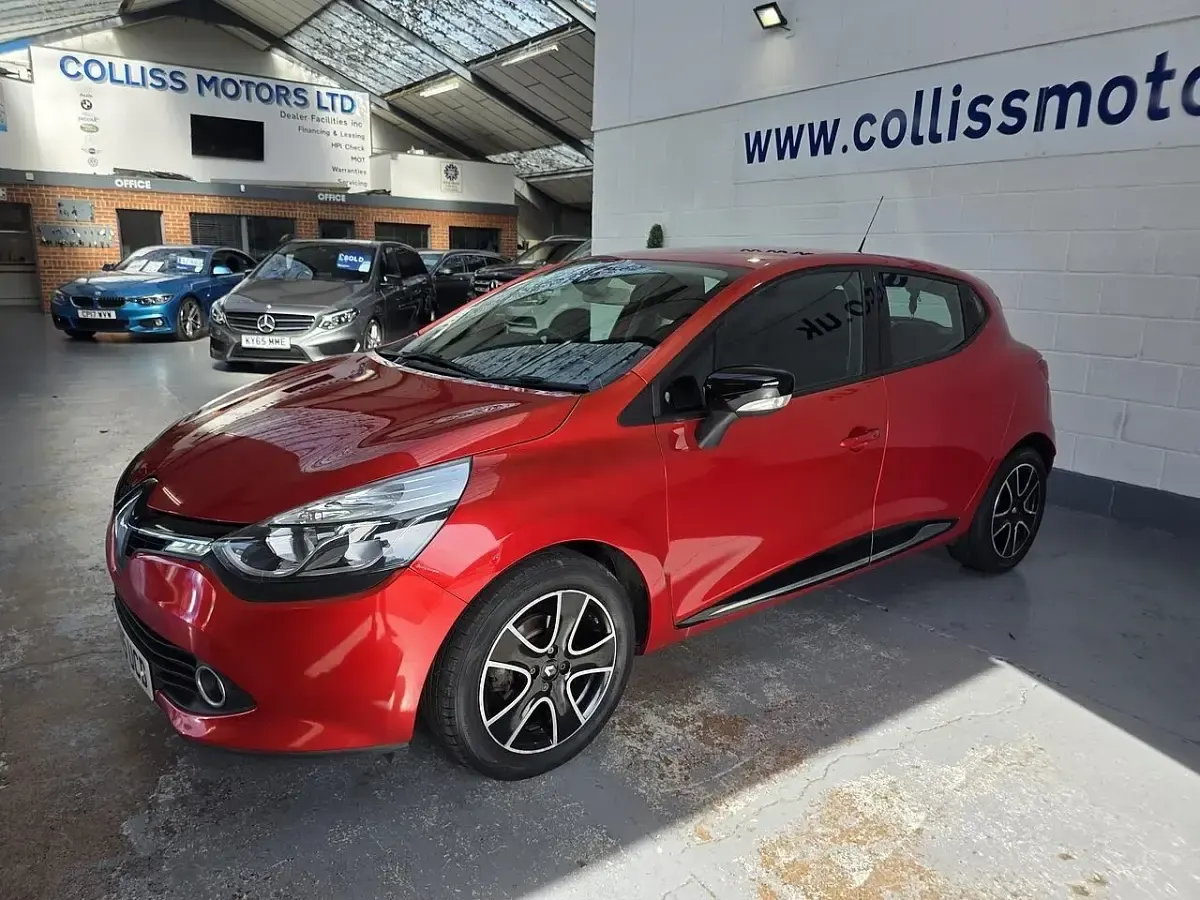 Begagnad Renault Clio IV Dynamique 75 HK (55 kW) 2015 Röd Halvkombi