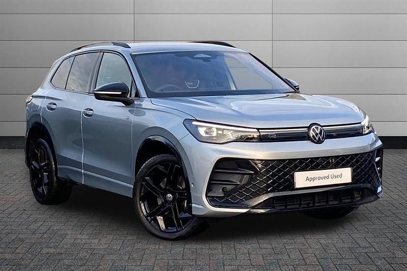 Oyster silver Used 2025 VW Tiguan Black Edition SUV | £42,750 - Image 1/3
