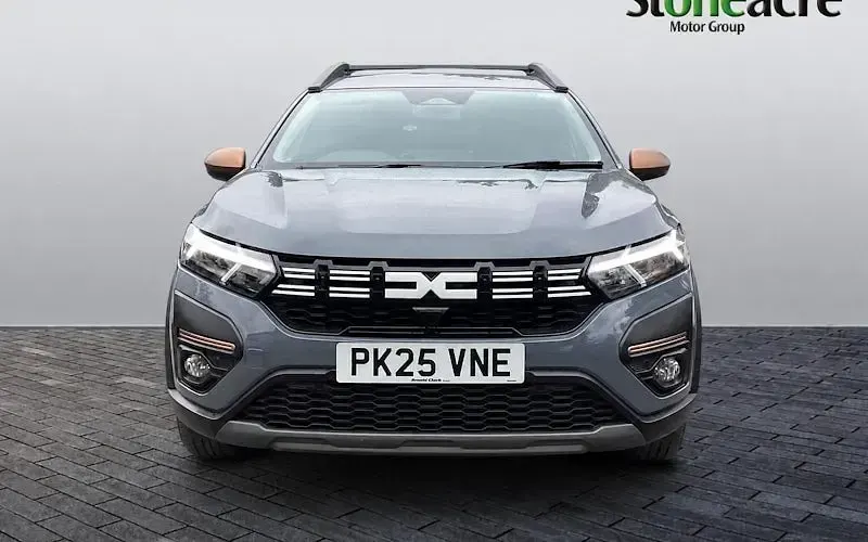 Used Dacia Jogger Extreme 141 HP (103 kW) 2024 Grey MPV
