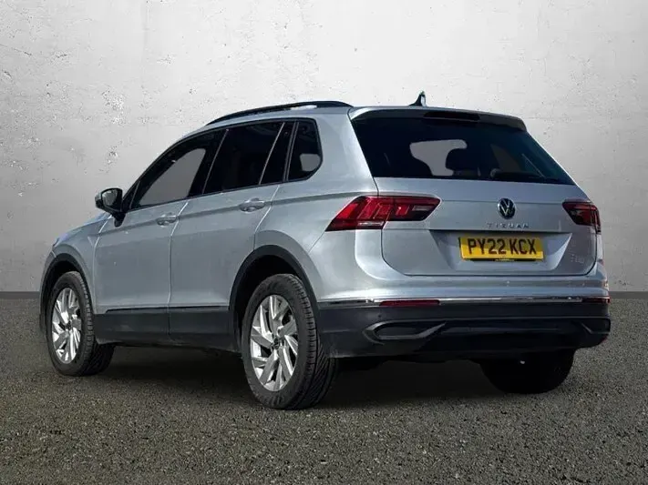 Używany VW Tiguan Life 150 KM (110 kW) 2022 Srebrny SUV