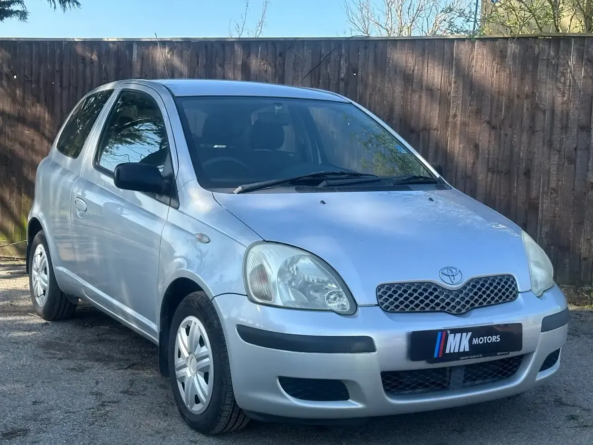 Used Toyota Yaris T3 65 HP (47 kW) 2004 Silver Hatchback