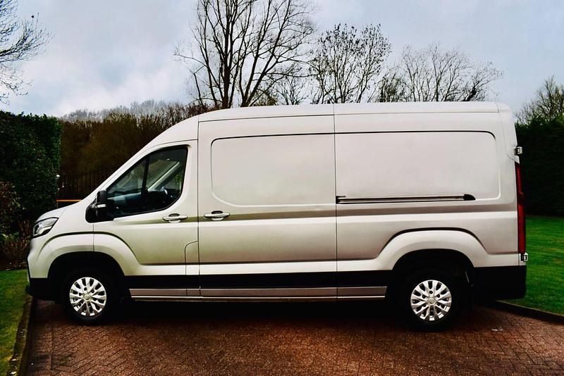 Used Maxus V90 161 HP (118 kW) 2024 Silver Van