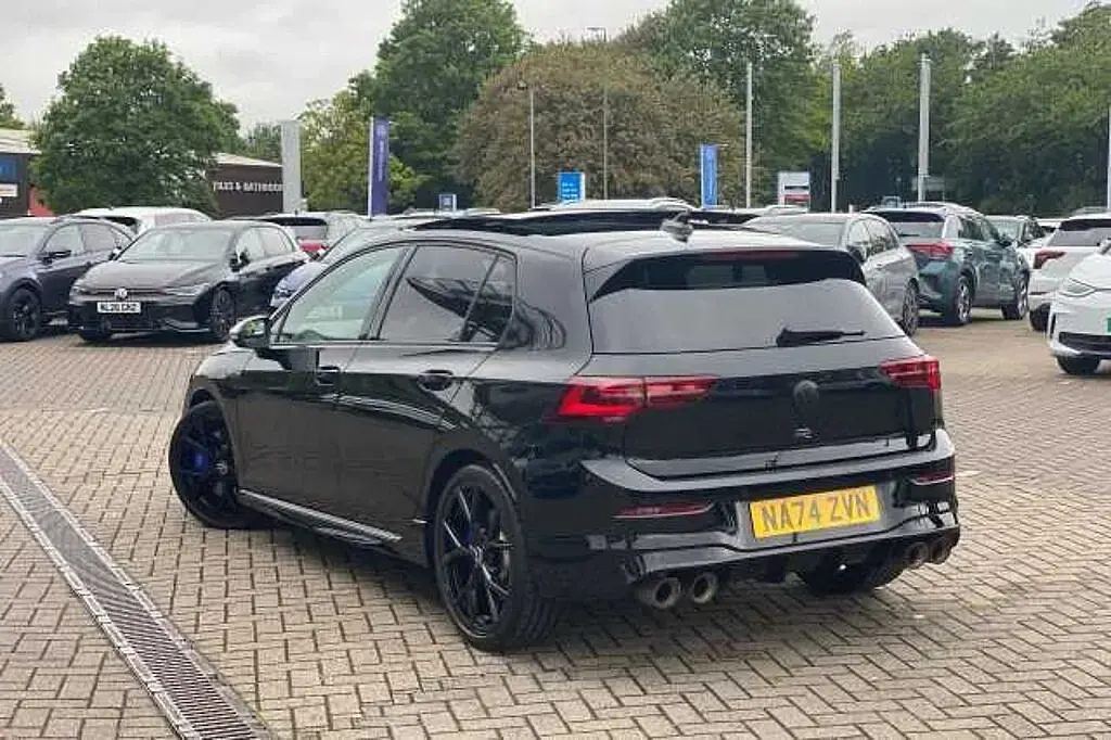 Used VW Golf VIII R 320 HP (235 kW) 2024