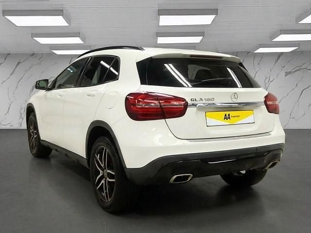 Used Mercedes GLA180 Urban 122 HP (89 kW) 2019 White SUV