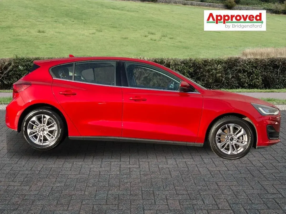Używany Ford Focus Titanium 125 KM (91 kW) 2022 Czerwony Hatchback