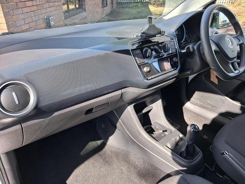 Begagnad VW up! S 59 HK (43 kW) 2019 Vit Halvkombi