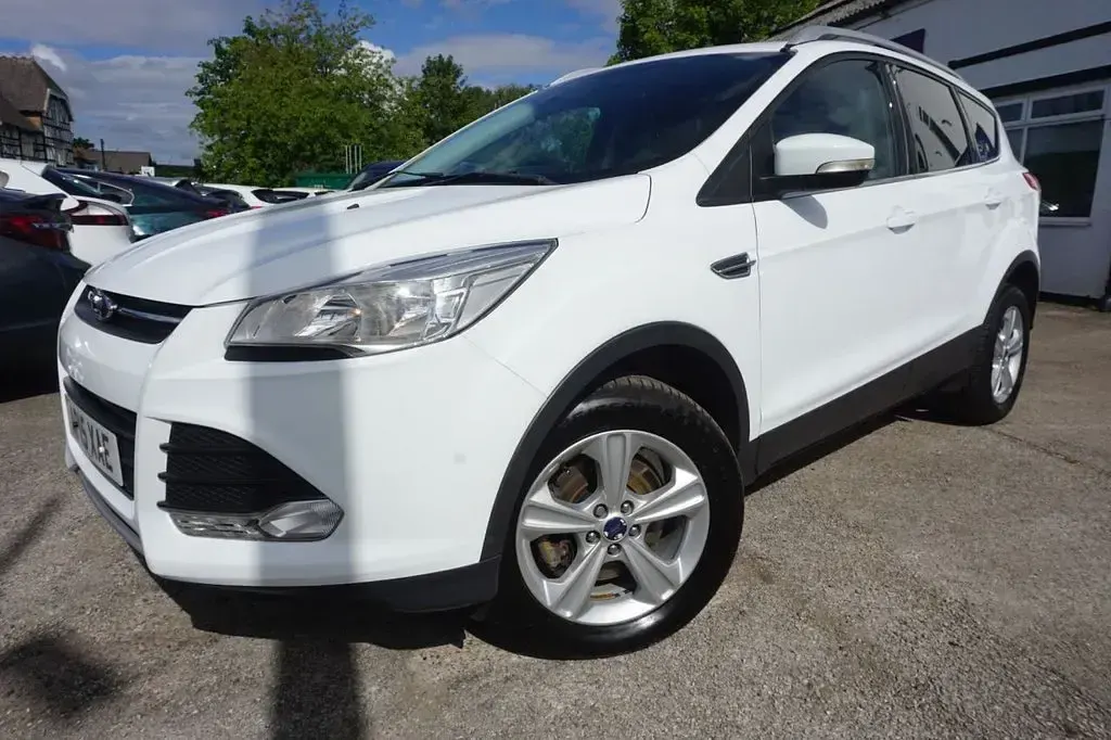Used Ford Kuga Zetec 150 HP (110 kW) 2015 White SUV