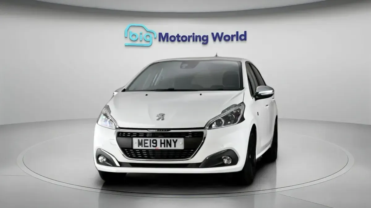 Used Peugeot 208 S 82 HP (60 kW) 2019 White Hatchback