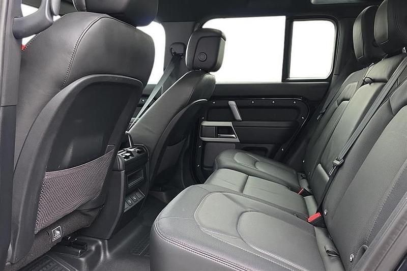 Used Land Rover Defender HSE Dynamic 300 HP (220 kW) 2024 Black Estate