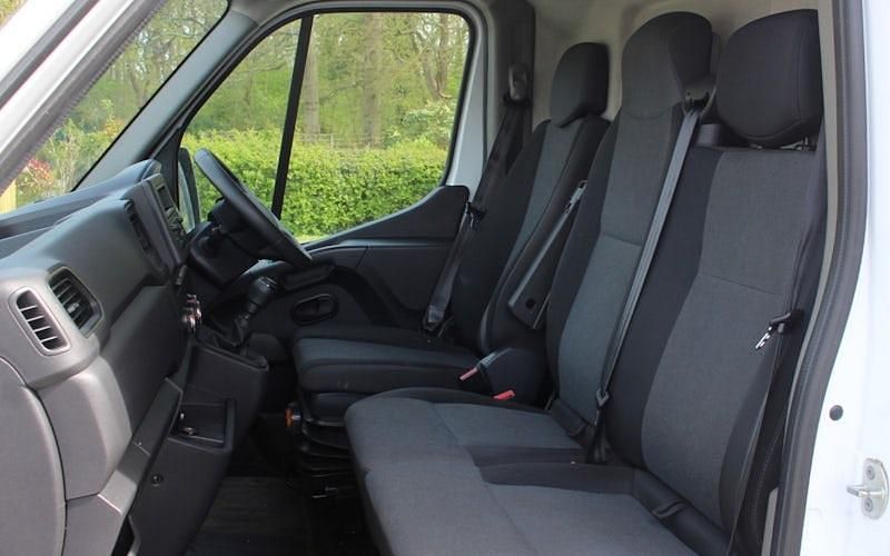 Used Renault Master Business 135 HP (99 kW) 2023 White MPV