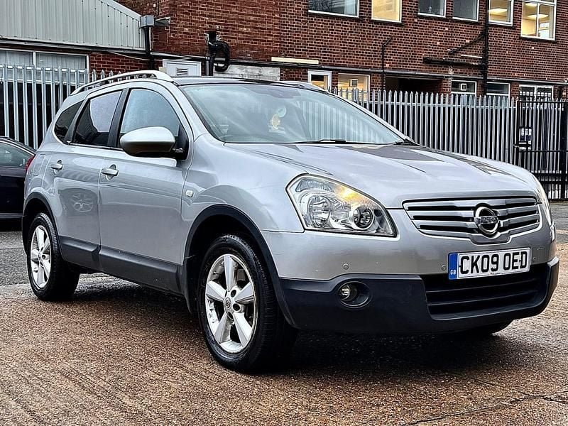 Silver Used 2009 Nissan Qashqai +2 Acenta SUV | £3,499 (Fair price) - Image 1/4