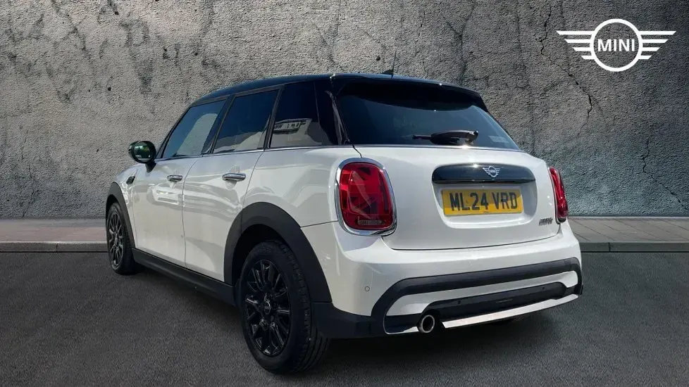 Used Mini Cooper Classic 134 HP (98 kW) 2024 White Hatchback