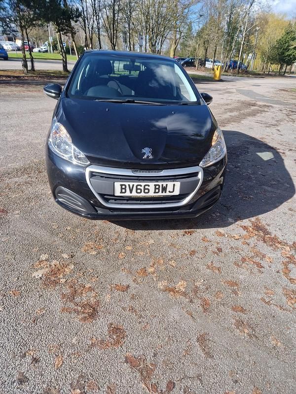 Usado Peugeot 208 Access 68 HP (50 kW) 2016 Preto Citadino