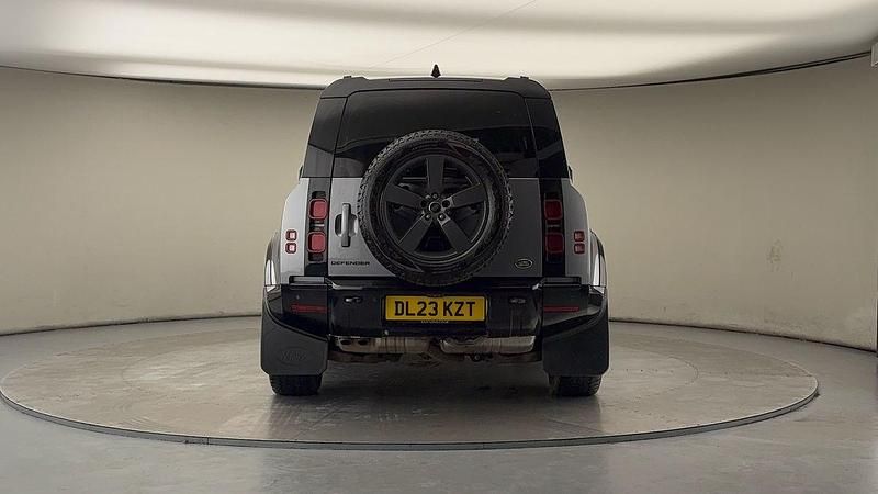 Used Land Rover Defender HSE Dynamic 300 HP (220 kW) 2023 Eiger grey SUV