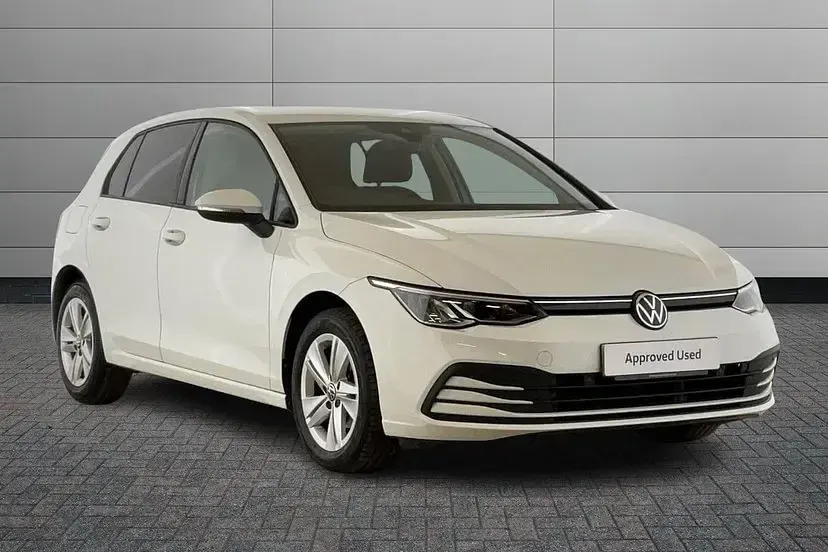 Used VW Golf VIII Life 150 HP (110 kW) 2022 Pure white Hatchback